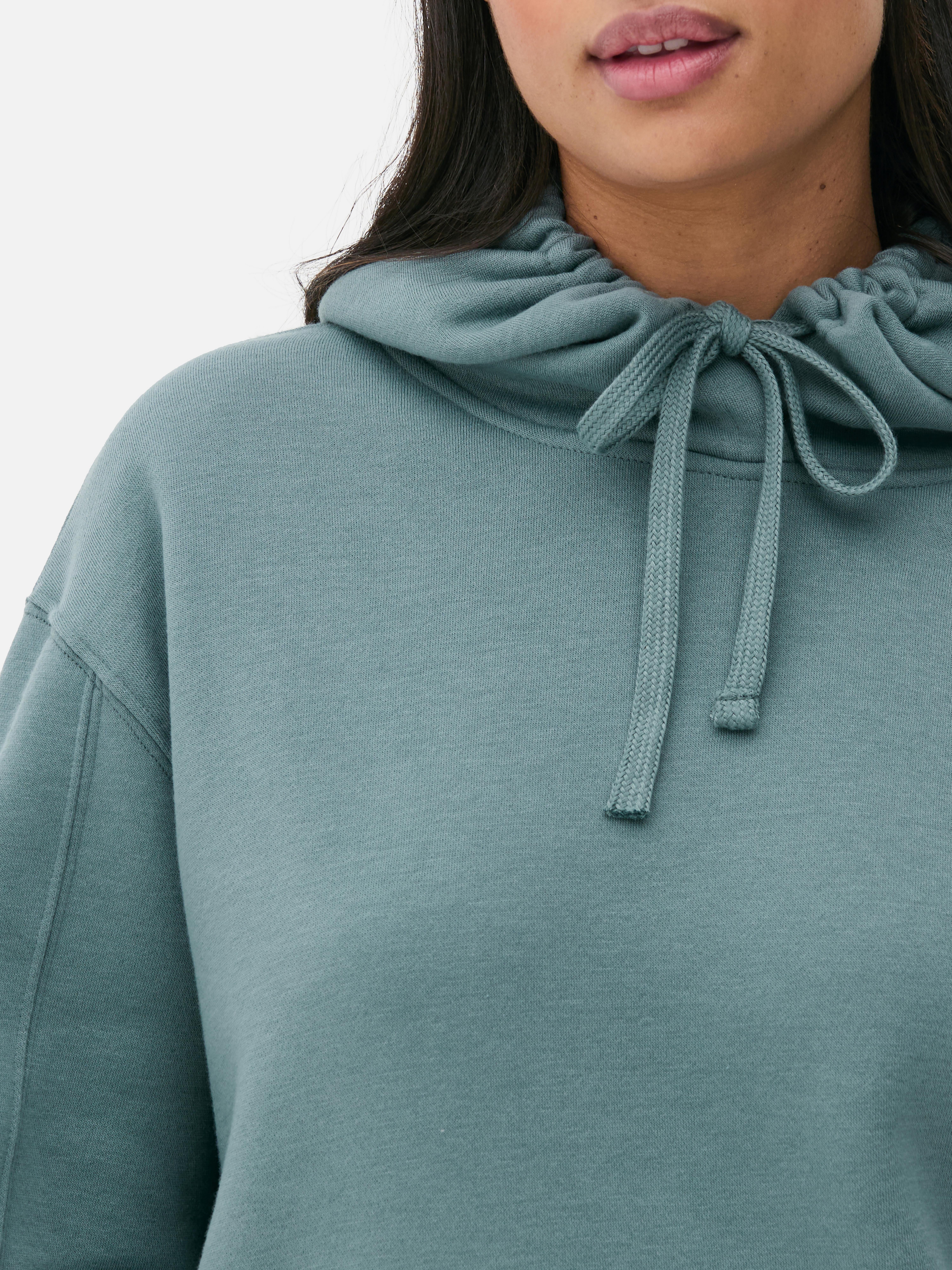 Κλασικό oversized φούτερ με κουκούλα Ένα casual oversized φούτερ με κορδόνι περίσφιξης και τσέπη καγκουρό