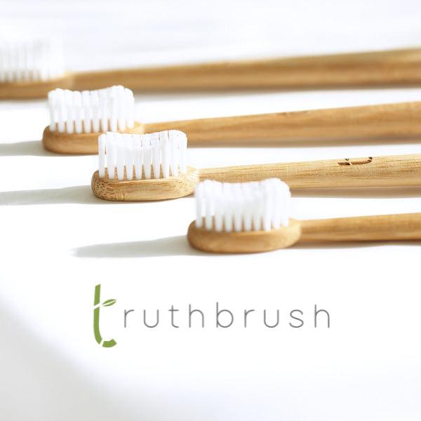 Truthbrush bambusz fogkefe, viharszürke, puha, 1 éves készlet