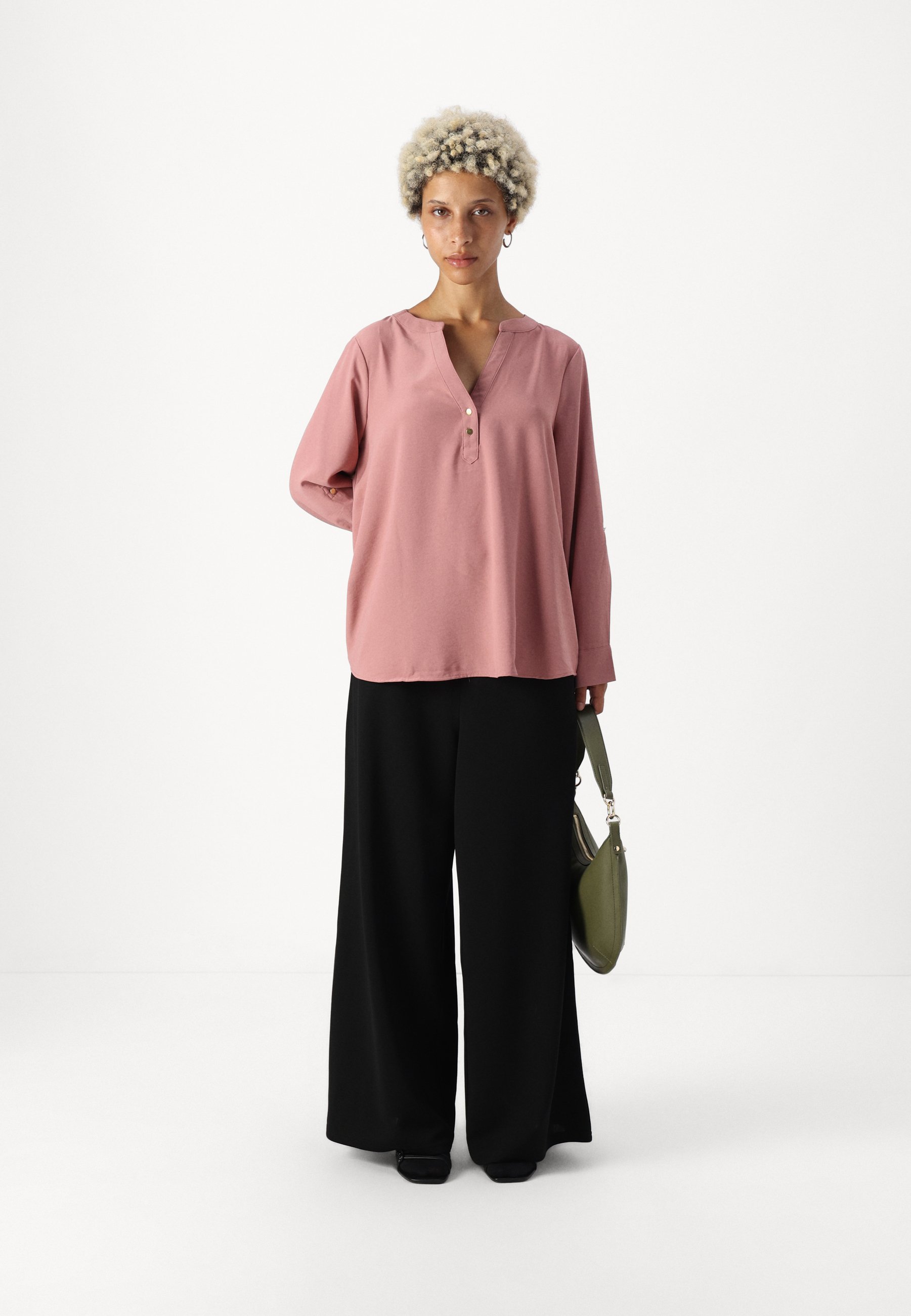 Vero Moda Petite VMLIVA SUPER WIDE PANTS - Pantaloni - neri