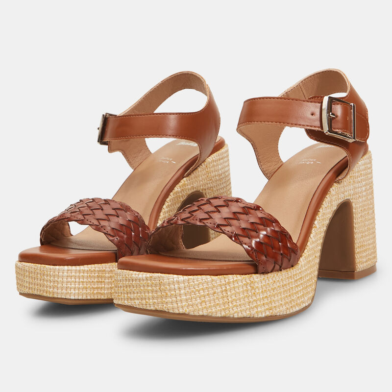 Damsandaler i raffia med breda klackar