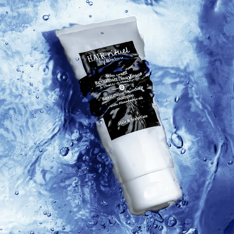 Hair Rituel by Sisley Shampoo Revitalizante e Suavizante com óleo de macadâmia para todos os tipos de cabelo.