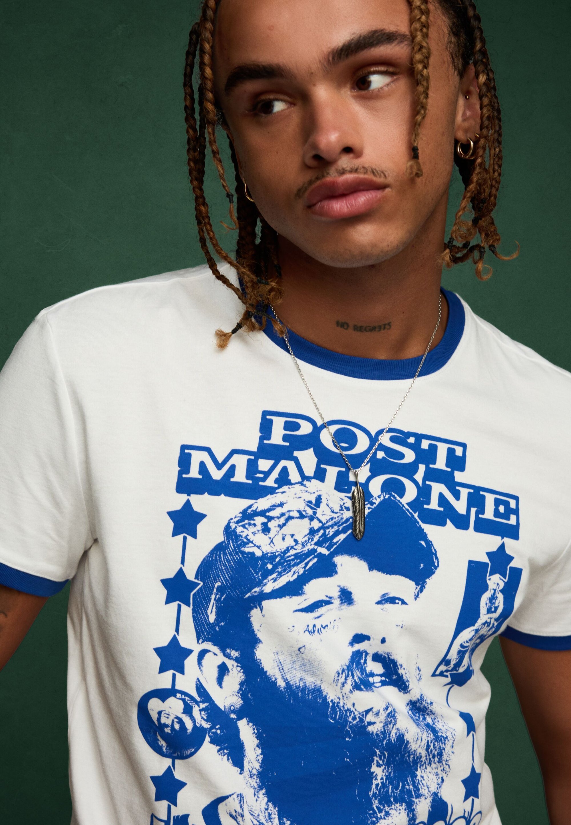 Bershka POST MALONE LYHYTHIHAINEN - Printtipaita - dark blue