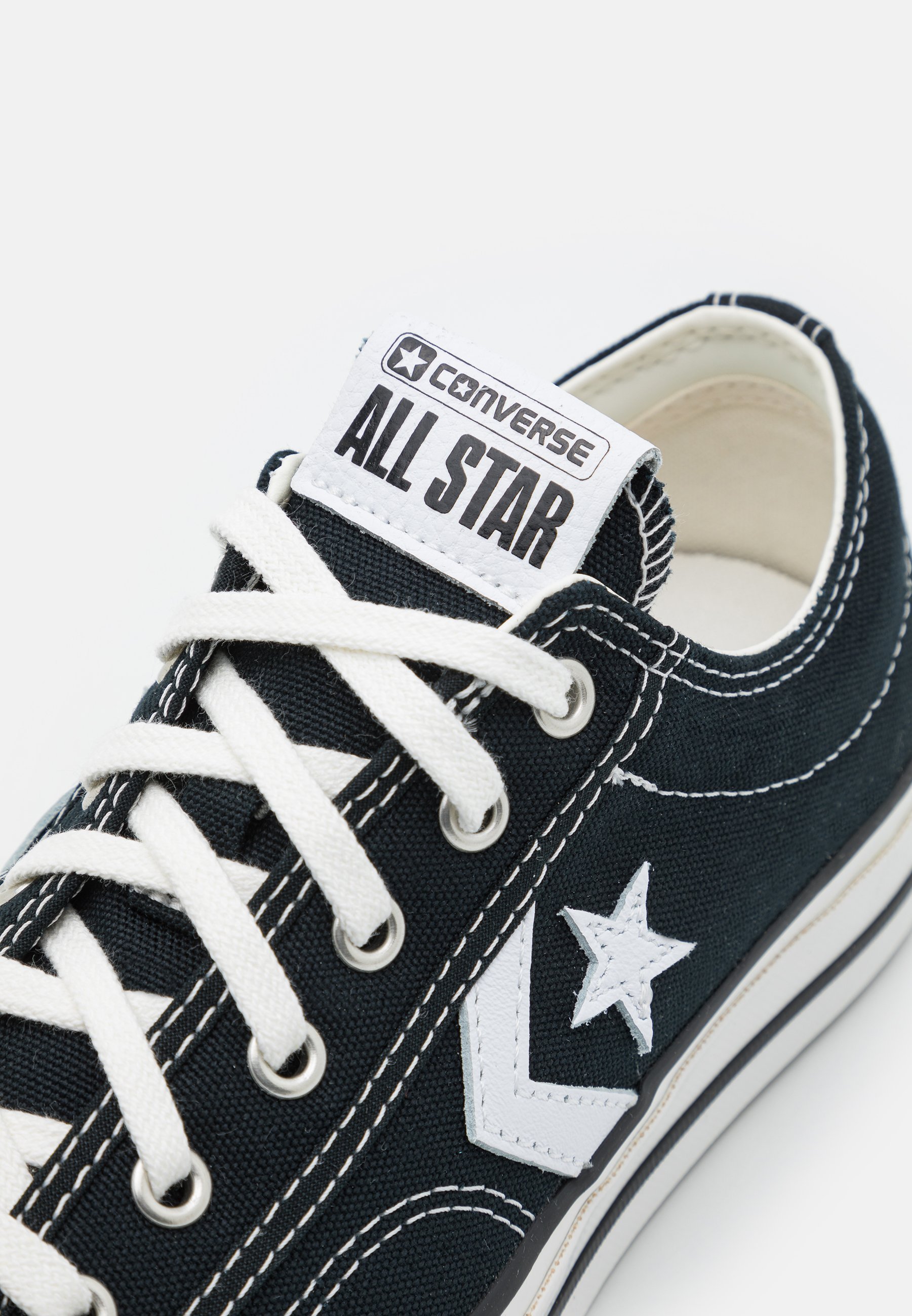 Converse Lave Sneakers