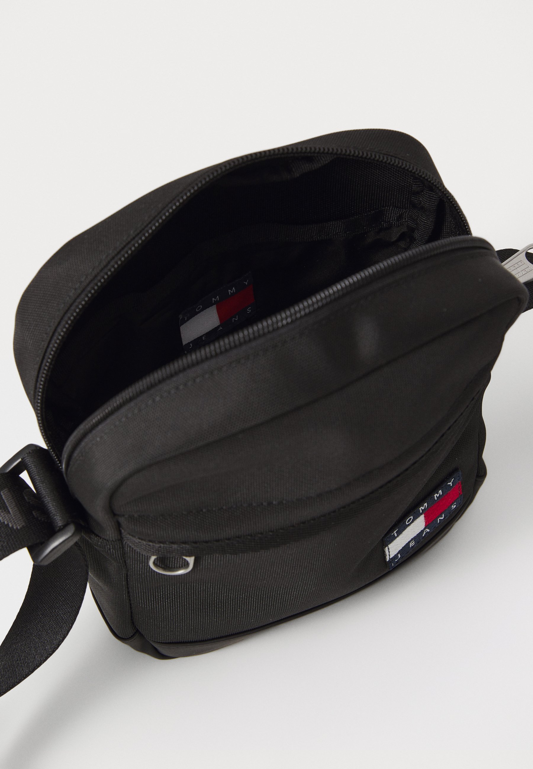 Borsa a tracolla Tommy Jeans DAILY REPORTER - nera