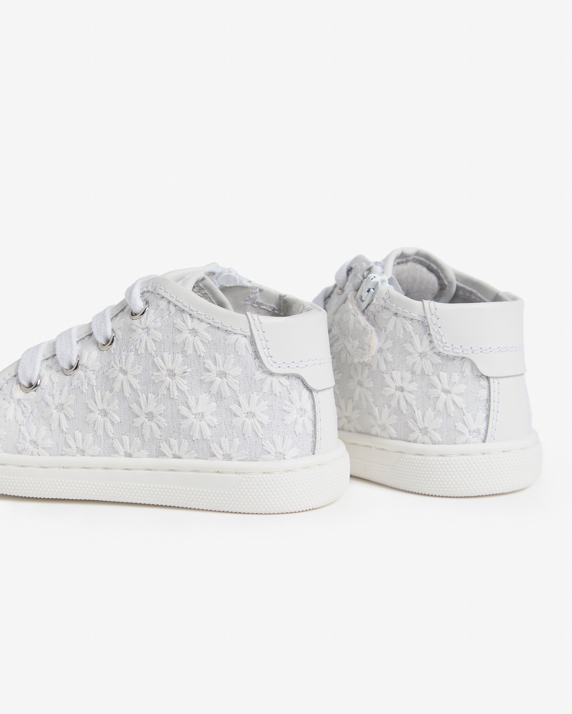  Baskets junior pour filles en tissu, cuir et matières techniques
