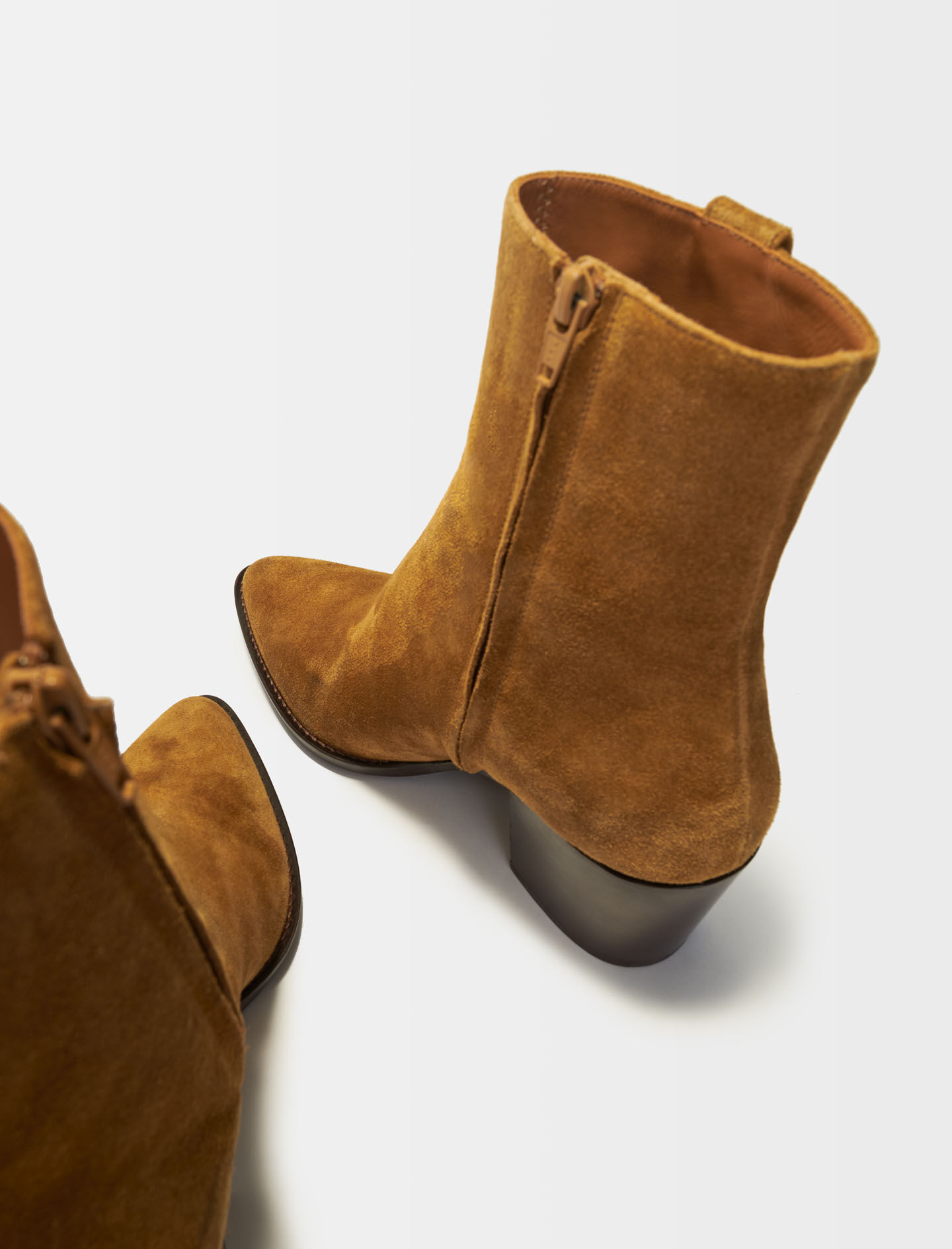 Ghete din piele întoarsă camel-camel