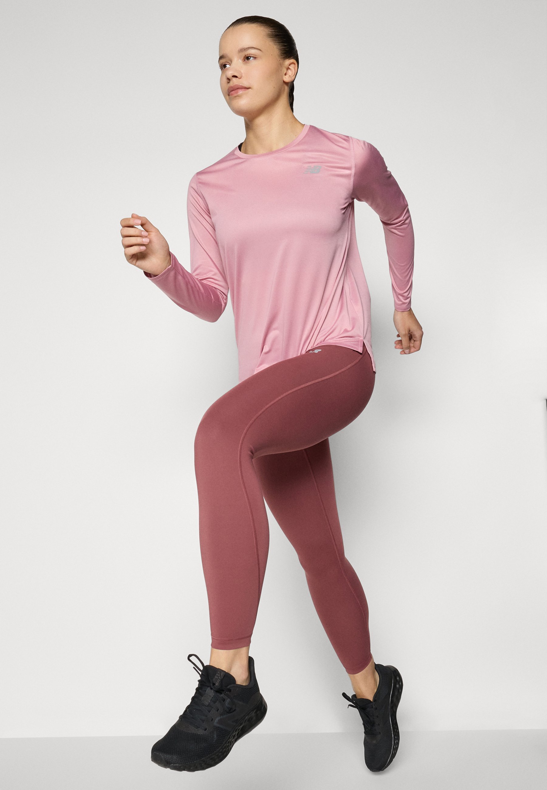 New Balance SPORT ESSENTIALS LONG SLEEVE - Top met lange mouwen - roze taffy
