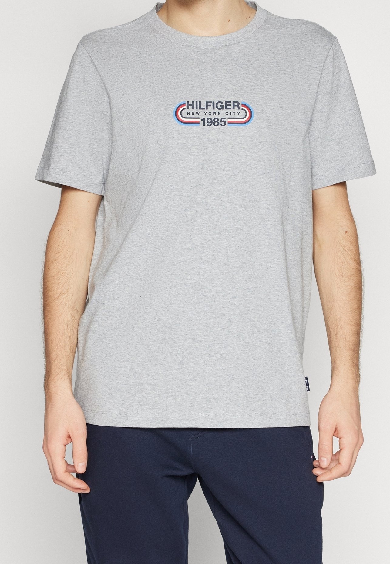 Tommy Hilfiger T-skjorte med trykk - grå