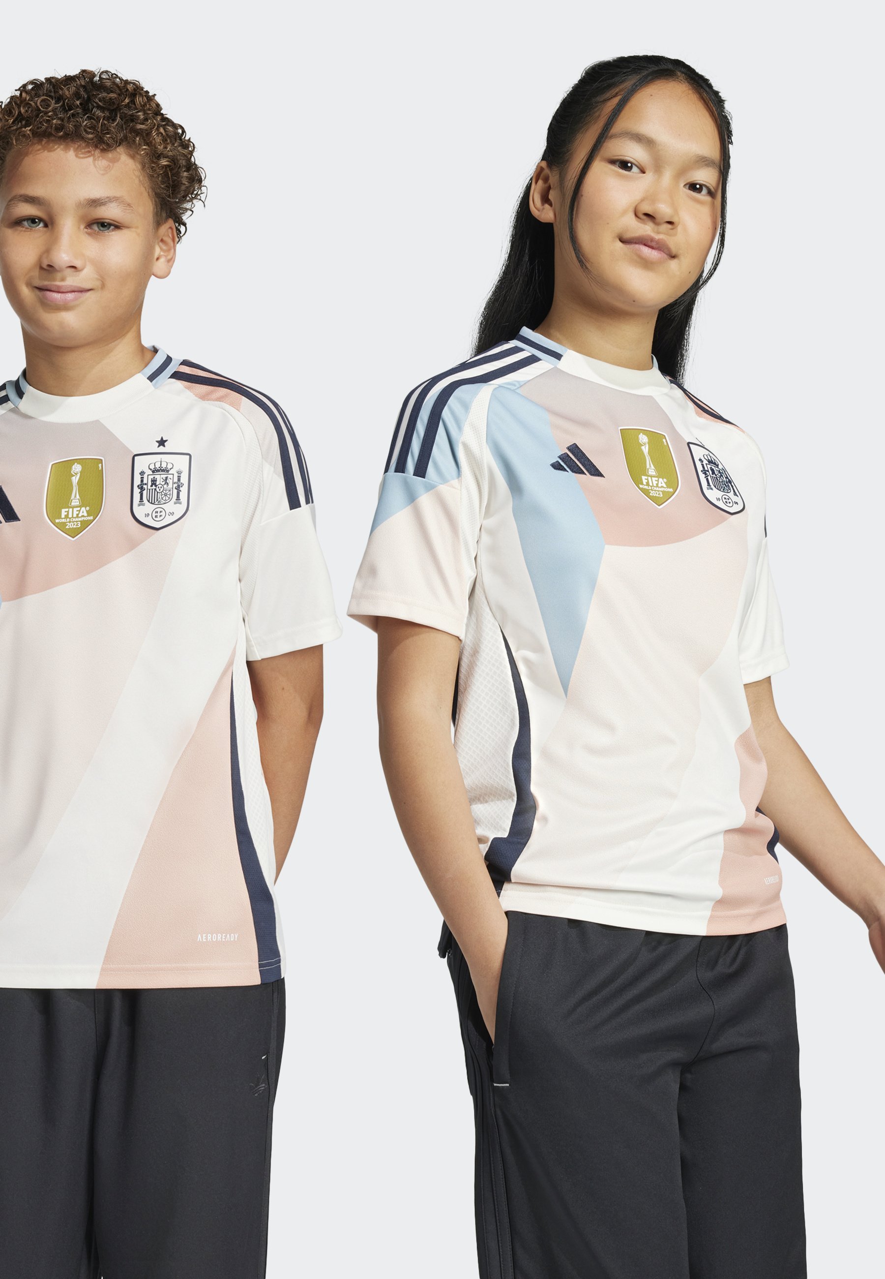 adidas Performance Hiszpania 25 (drużyna kobiet) Wyjazdowy strój reprezentacji narodowej - kredowobiały
