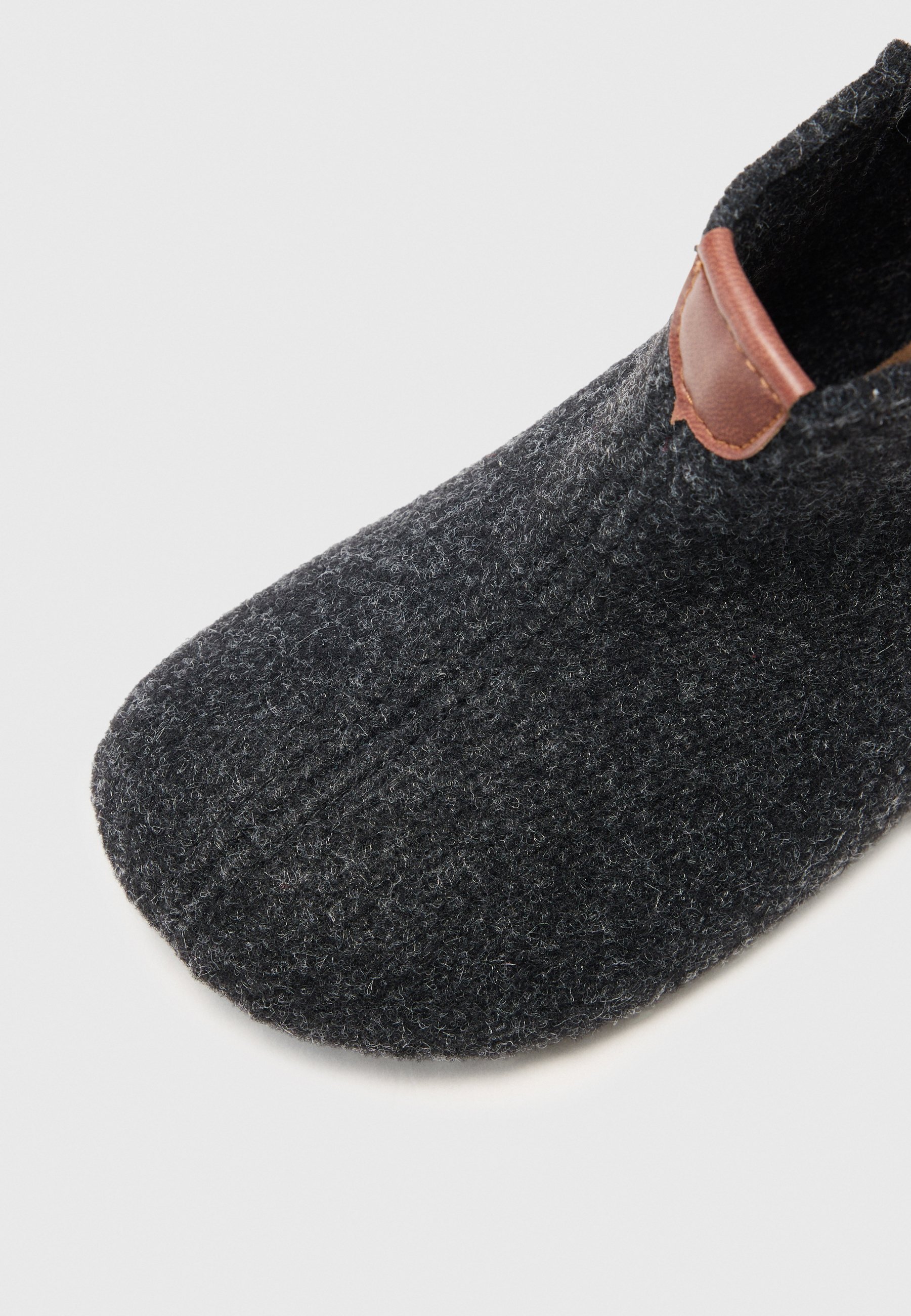 Shepherd UDDEBO BAREFOOT UNISEX - Instappers - asfalt