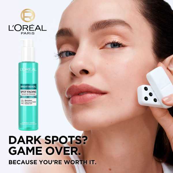 Siero detergente schiarente per macchie Bright Reveal di L'Oréal Paris