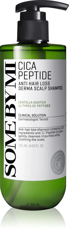 Shampoo Derma Scalp com Peptídeos de Cica da Some By Mi fortalece os cabelos e combate a queda, com efeito calmante.