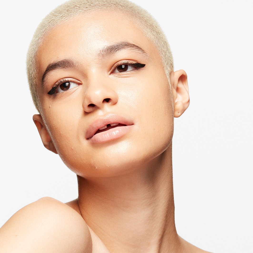 Tint na tvár MAC Foundation Strobe Dewy Skin - 30 ml