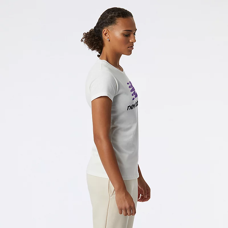 Camiseta feminina Essentials com logo empilhado – MULTICOLORIDA