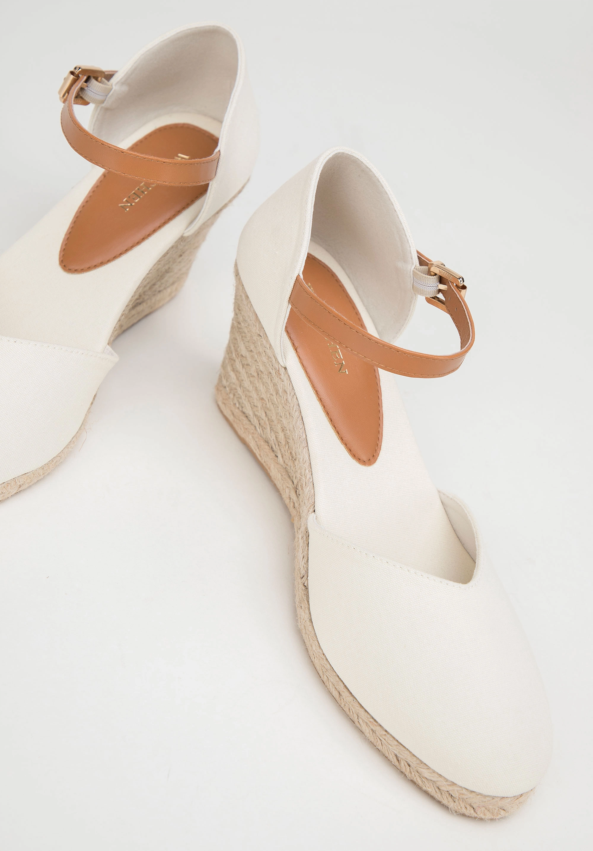 Damskie espadryle z paskiemKolor: kremowy