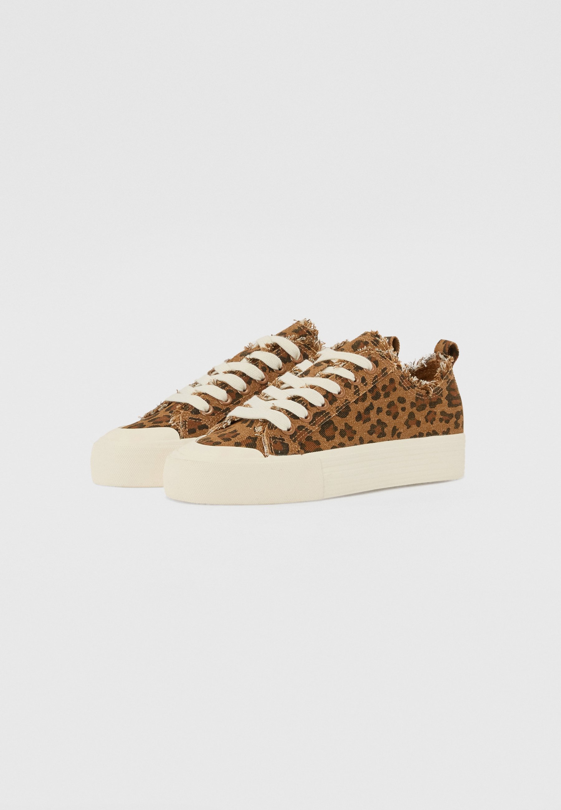 Anna Field Trainers - leo