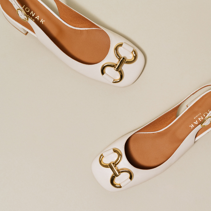 Ballerines slingback à bouts carrés et détails dorés  en cuir vieilli écru