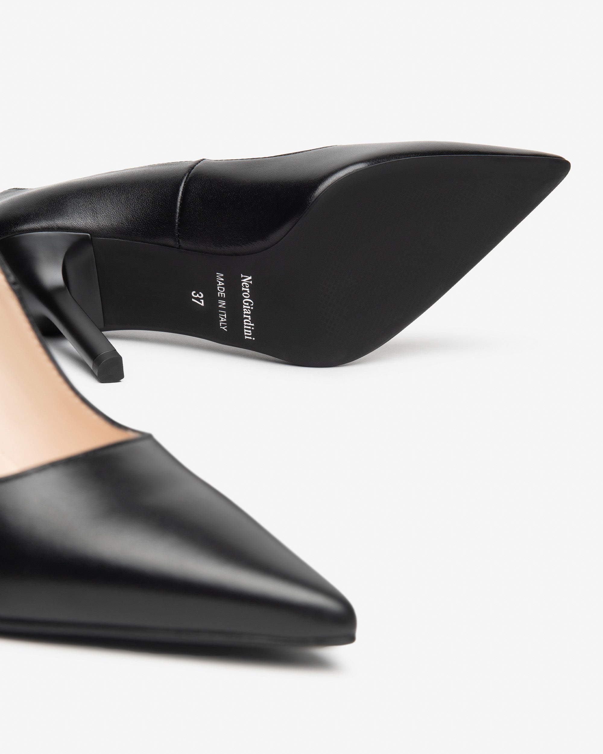  Damen-Pumps aus Leder