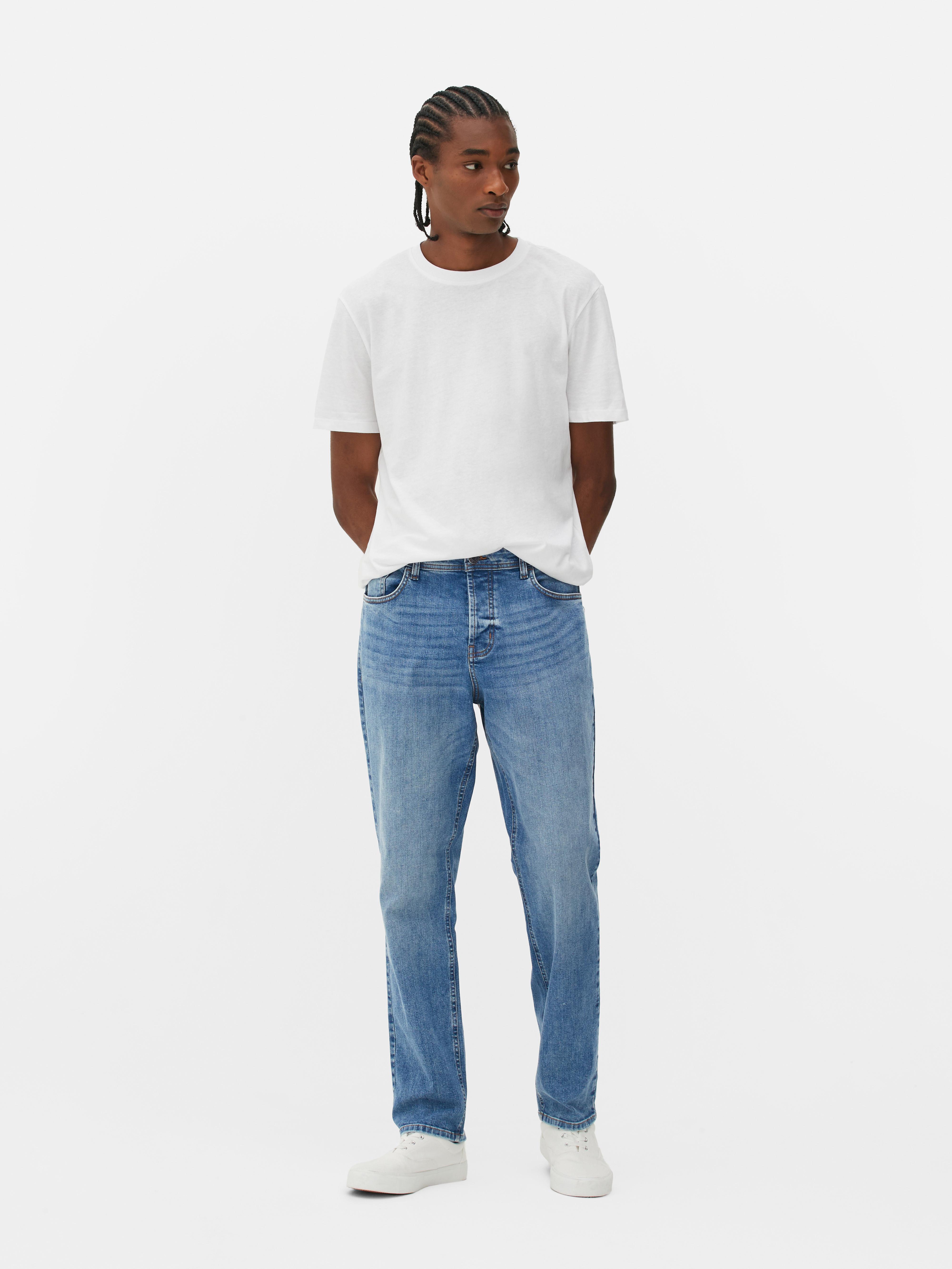 Gerade geschnittene Stretch-Jeans mit verdecktem Reißverschluss und fünf Taschen.