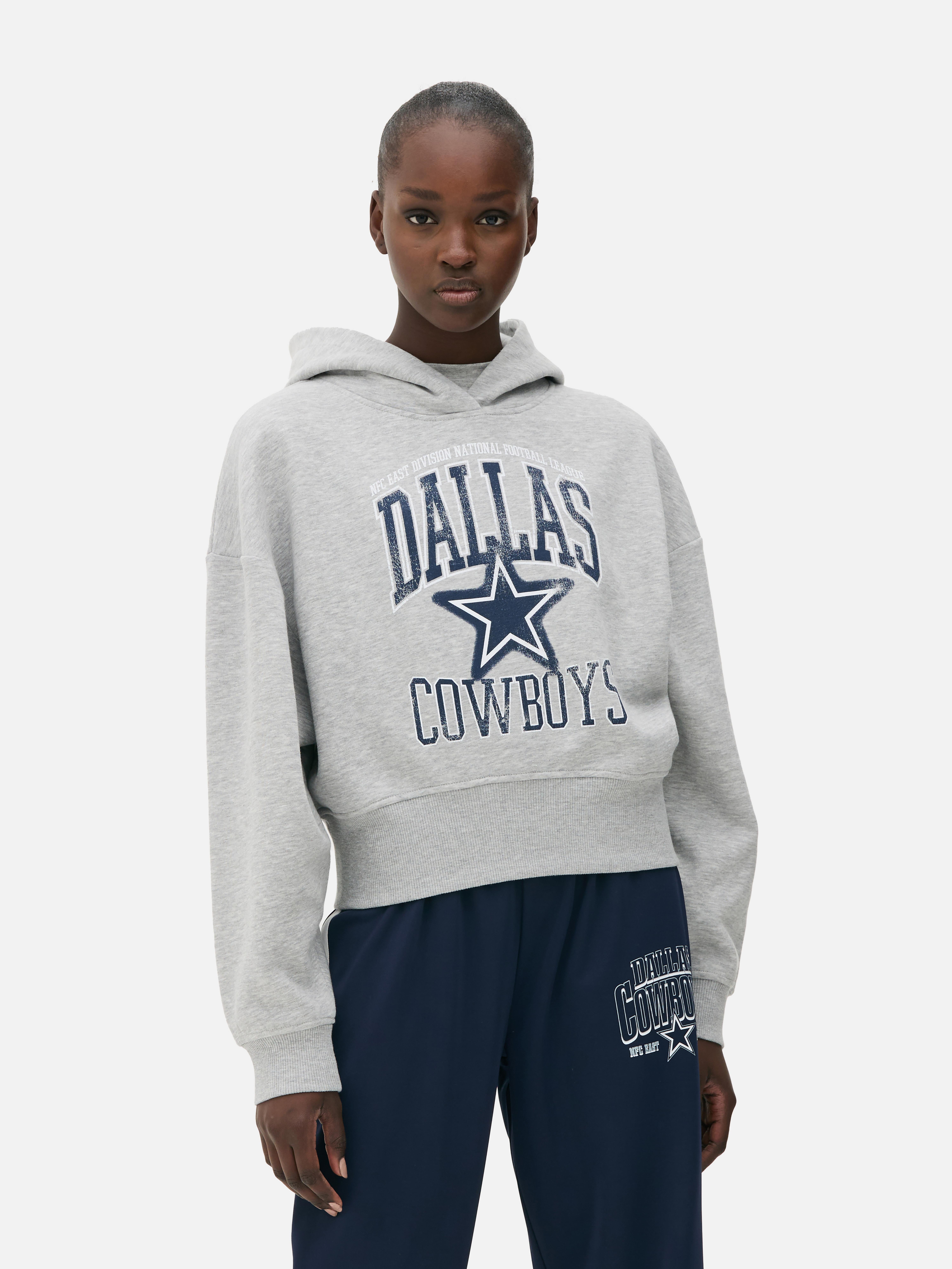 Hanorac cu imprimeu NFL Dallas Cowboys. Hanorac cu umeri căzuți, manșete cu nervuri și emblemă Dallas Cowboys.