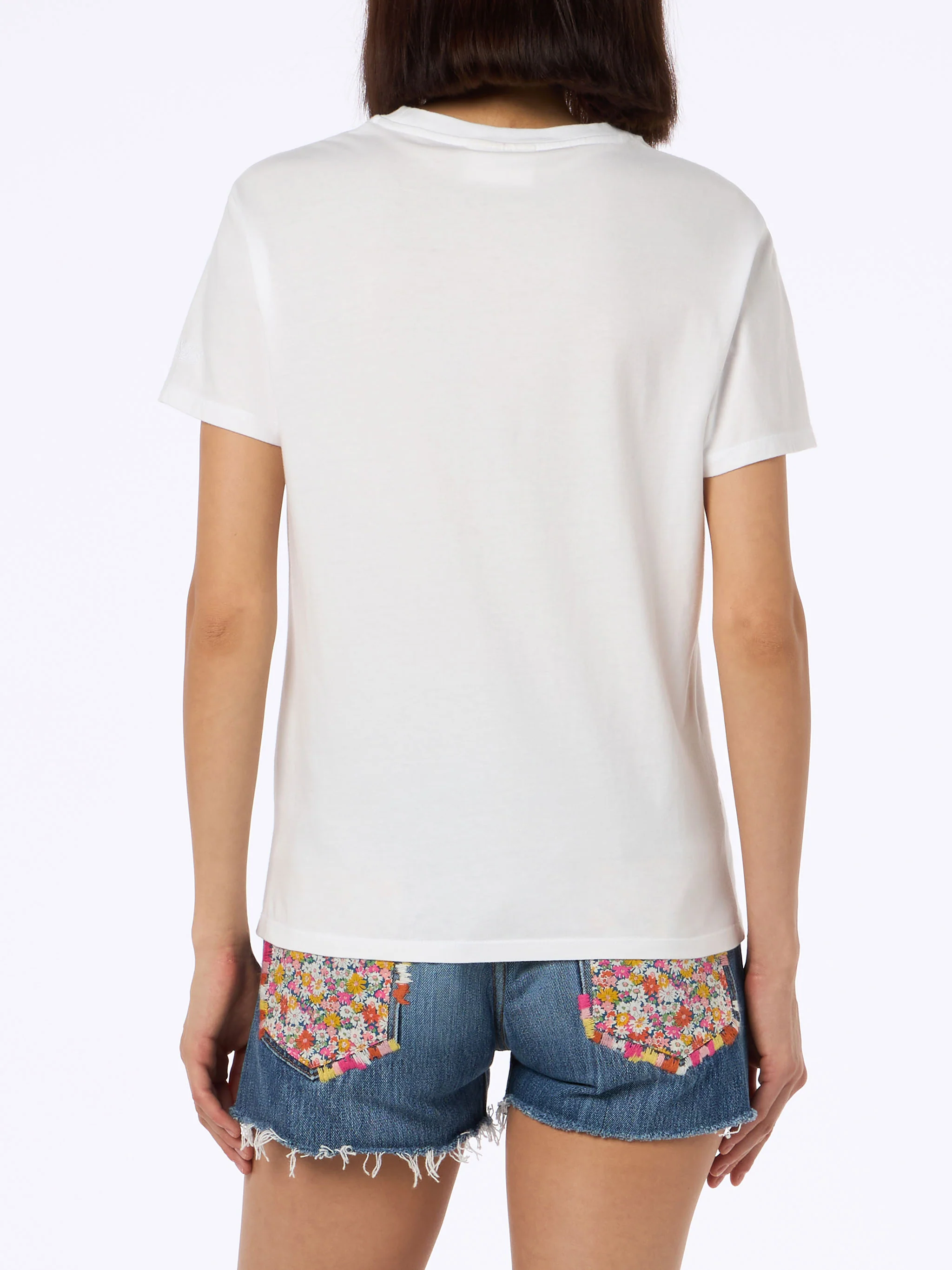 Emilie dames T-shirt met ronde hals, roze katoenen jersey en borduurwerk.
