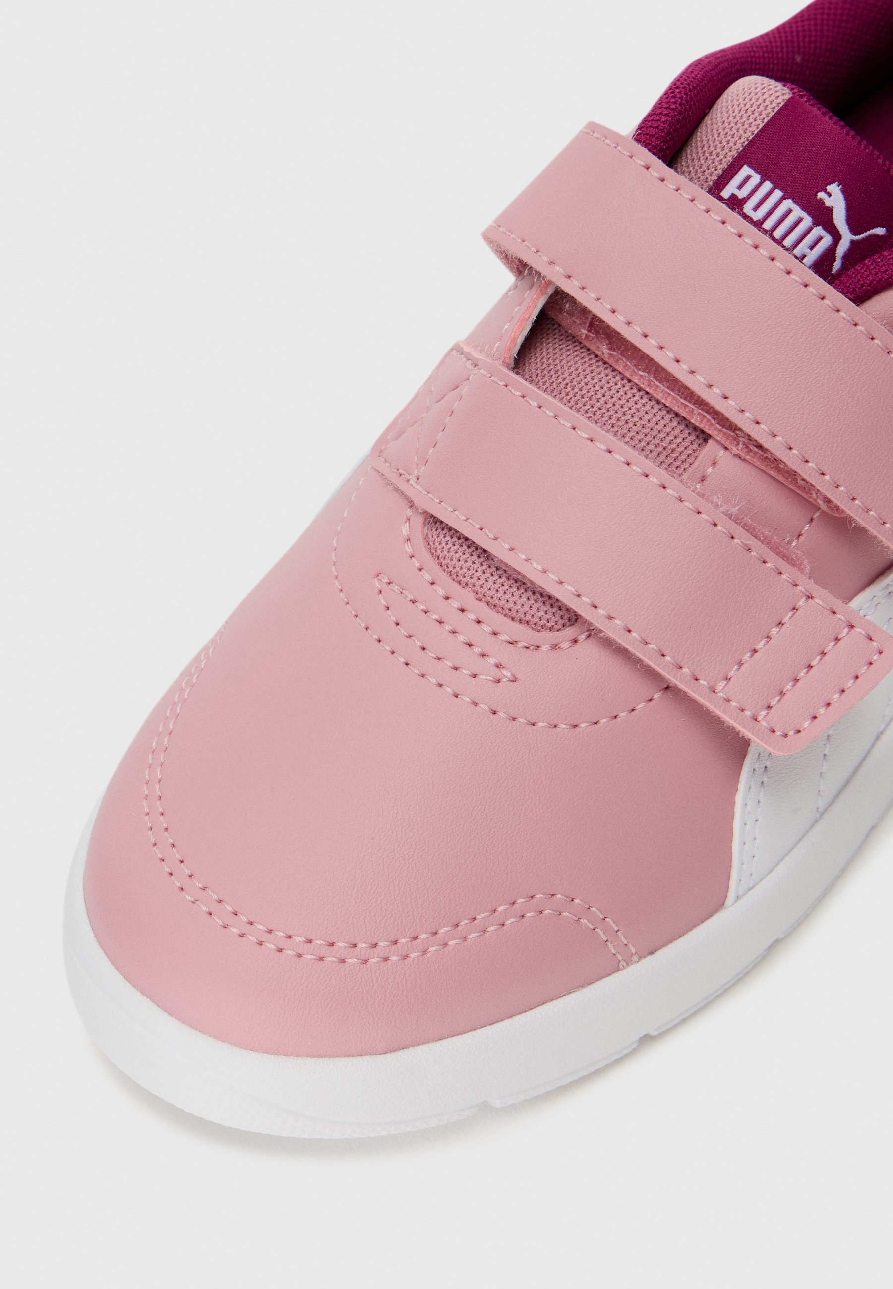 Puma COURTFLEX V3 UNISEX - Hardloopschoenen voor op de weg - roze/wit/bessenrood