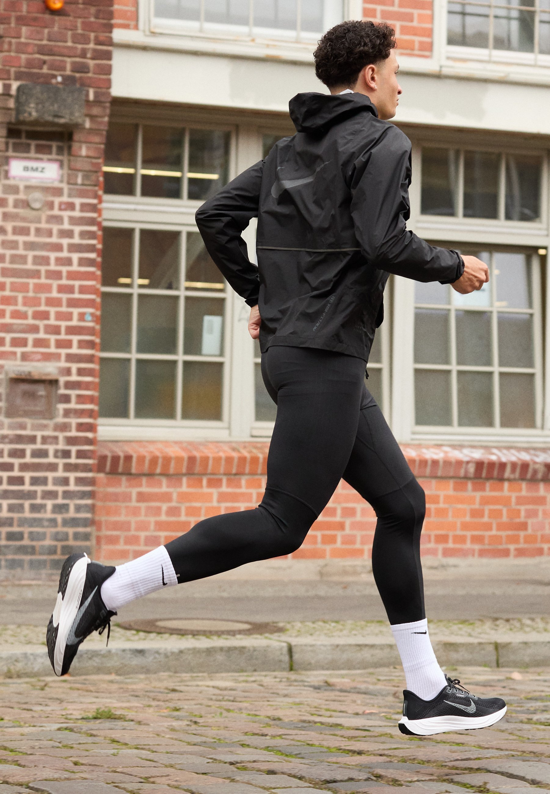 Nike Performance PEGASUS PLUS - Scarpe da corsa su strada - nero/platino puro/antracite/bianco