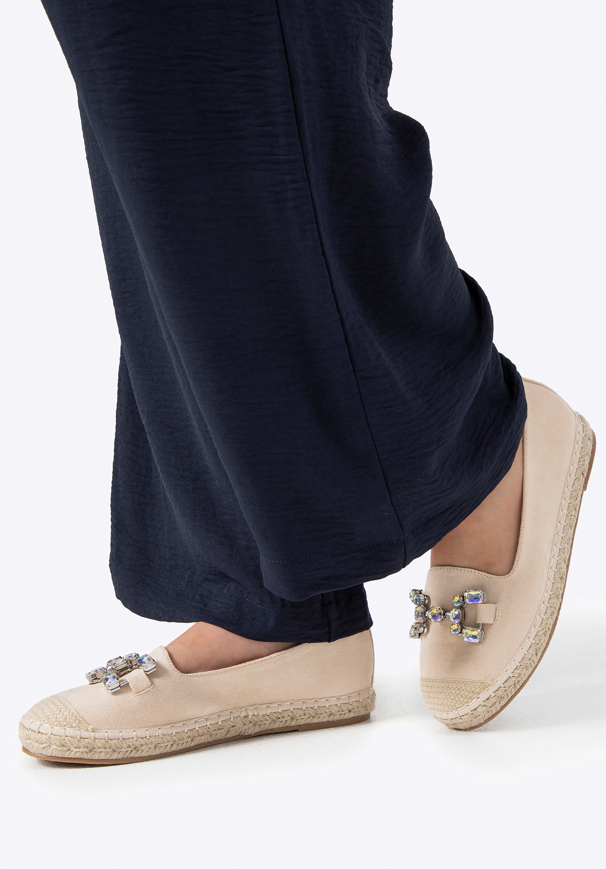 Damskie espadryle z biżuteryjną ozdobą jasny beż