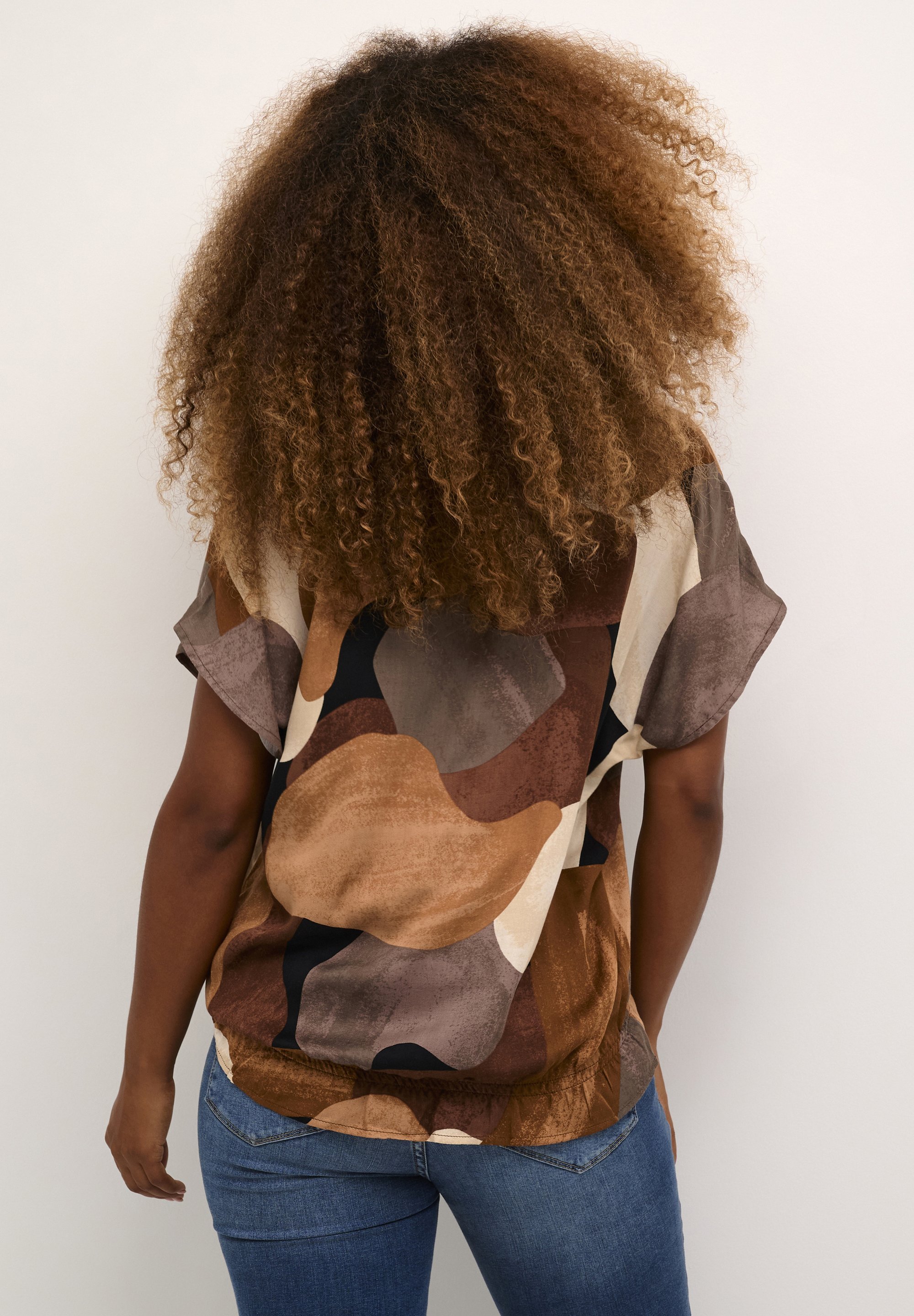 Cultuur DANA CAPSLEEVE - Bedrukt T-shirt - bruine kunst