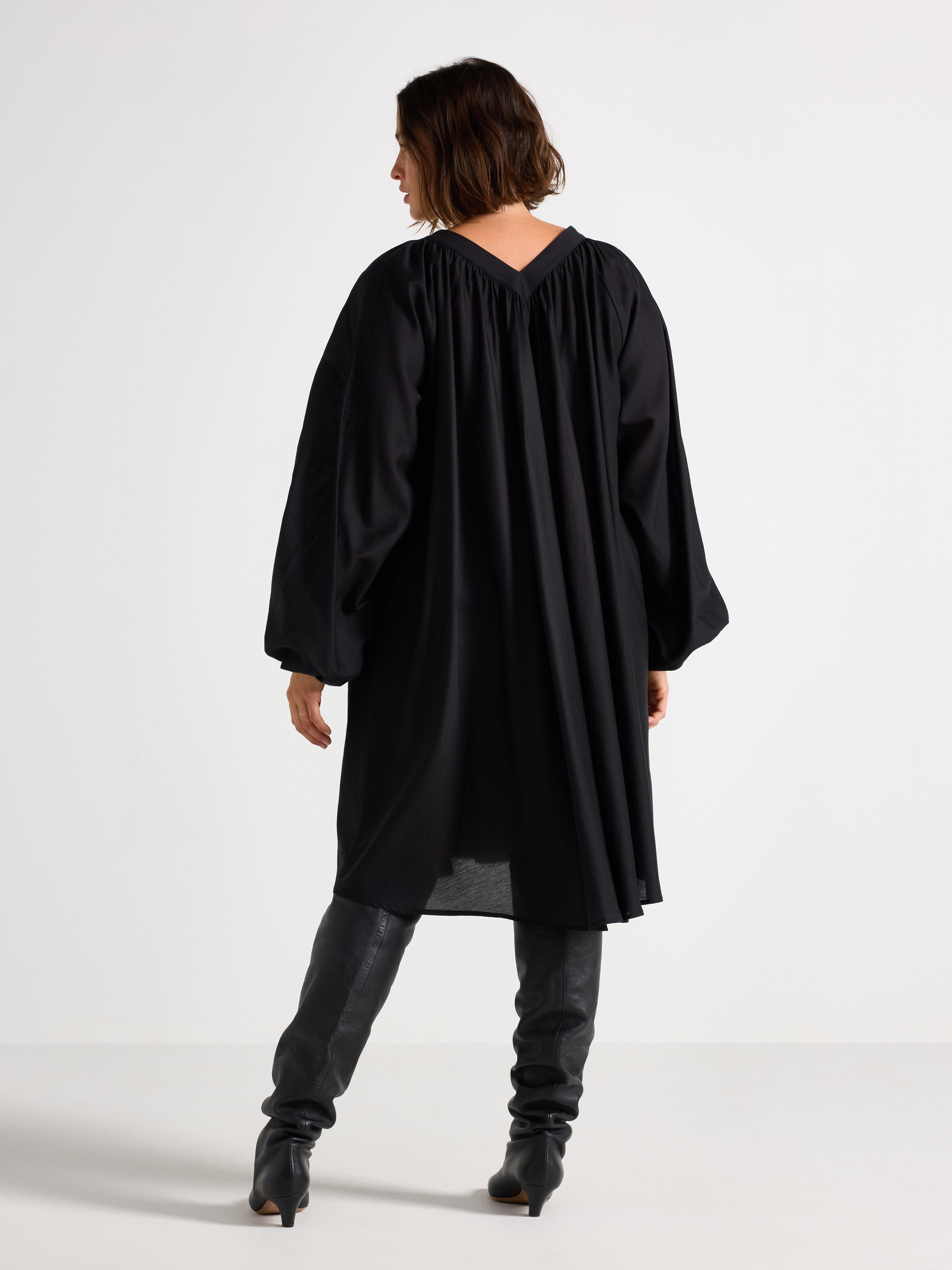 Minivestido con mangas abullonadas negro