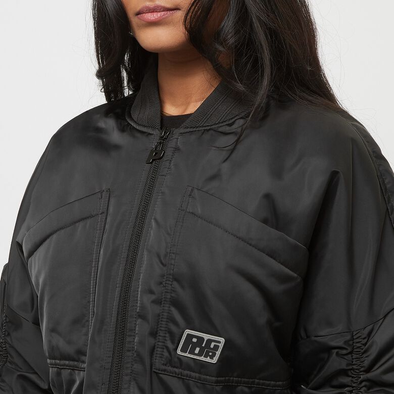 Laura Kurze, gerüschte Oversize-Jacke