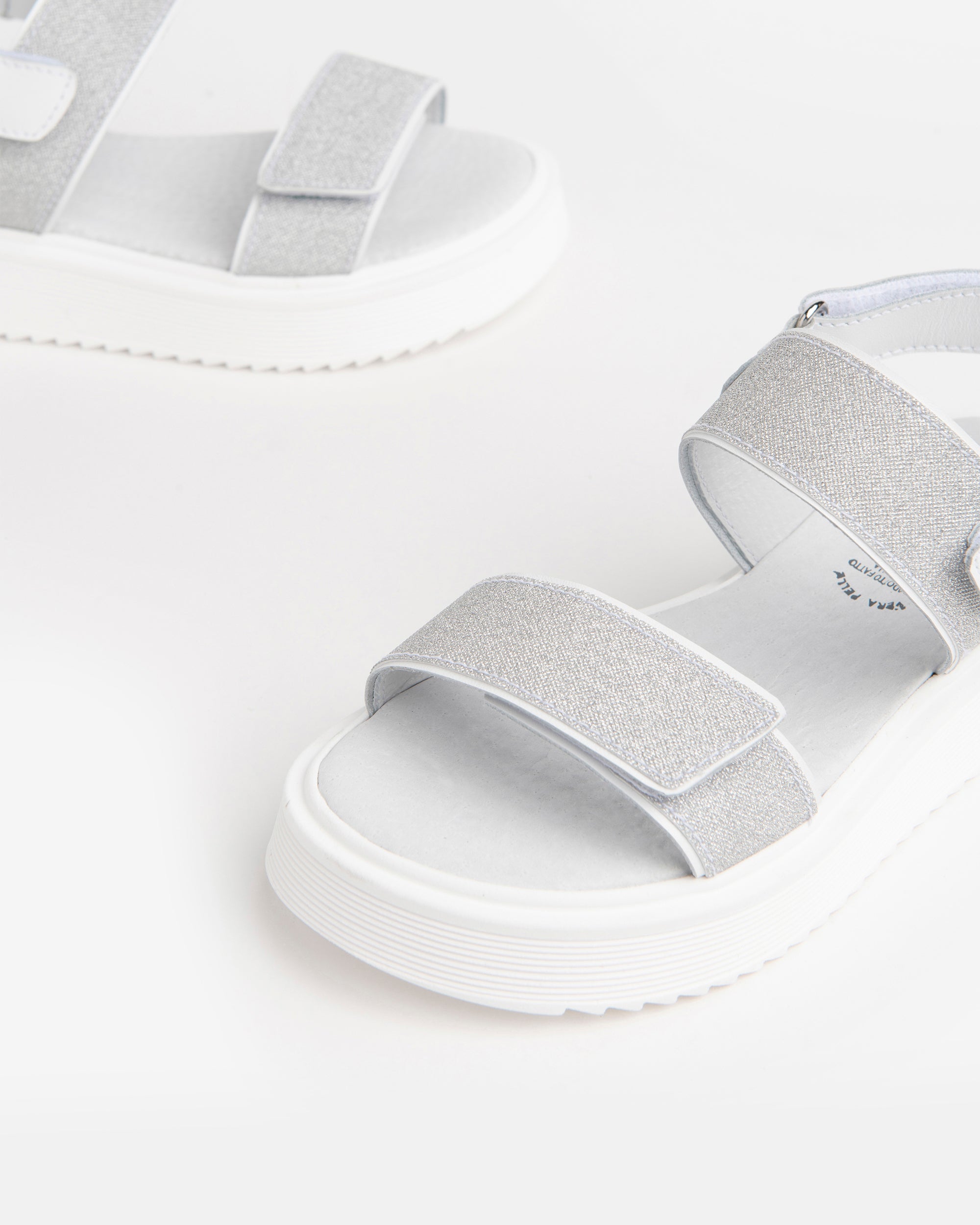  Dívčí sandály z technického materiálu a kůže