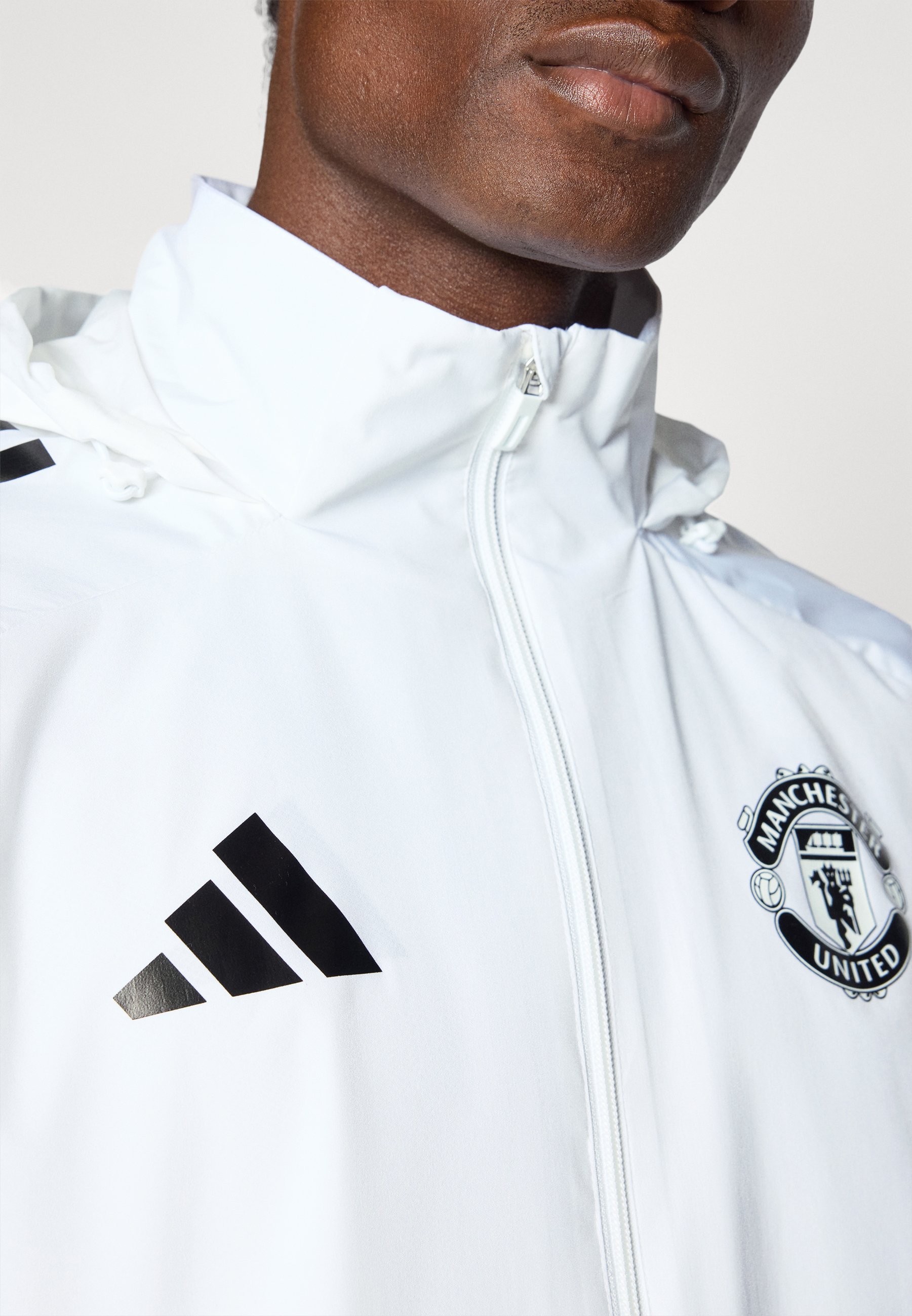 adidas Performance MANCHESTER UNITED 25/26 COMPETITION ALL WEATHER JACKET - Clubkleding - wit/aurora plum/zwart