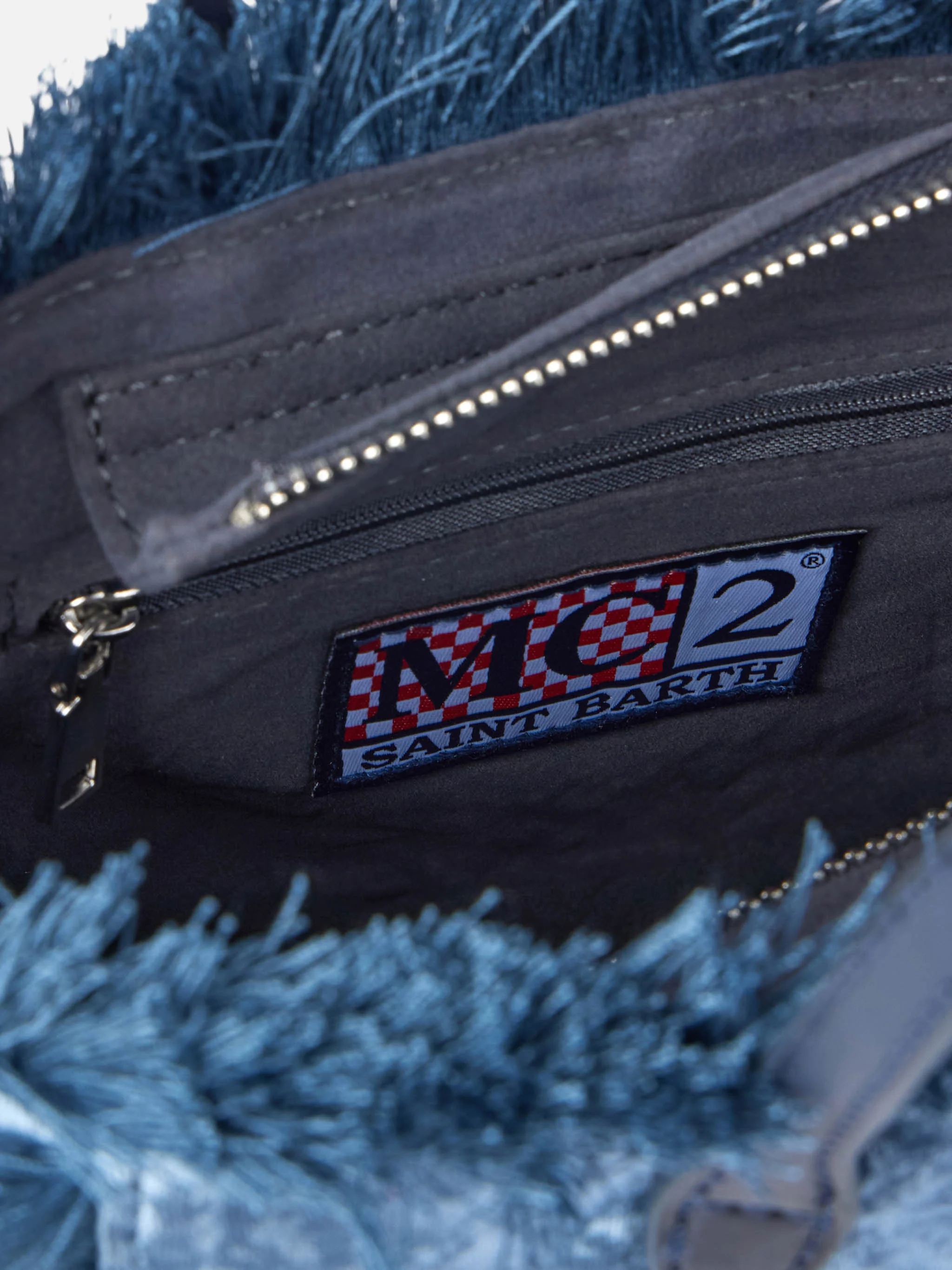 Mini Vanity Handtasche aus hellblauem Chenille