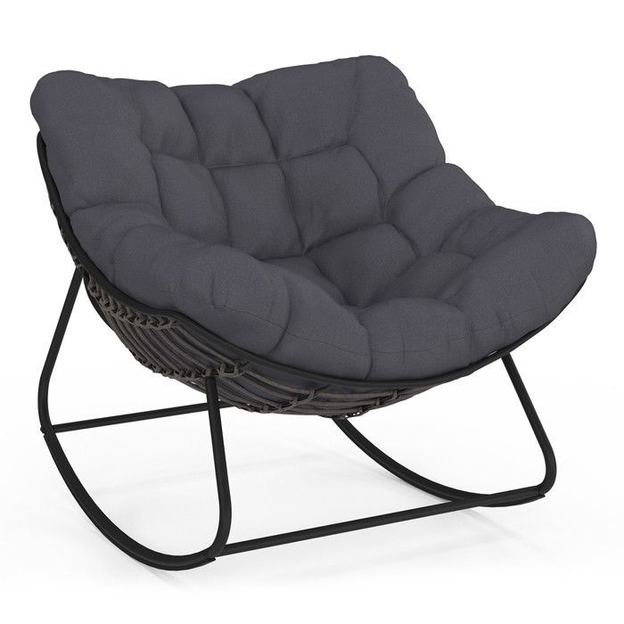 Silla mecedora de jardín IDMARKET LOA con efecto ratán gris y cojín gris.