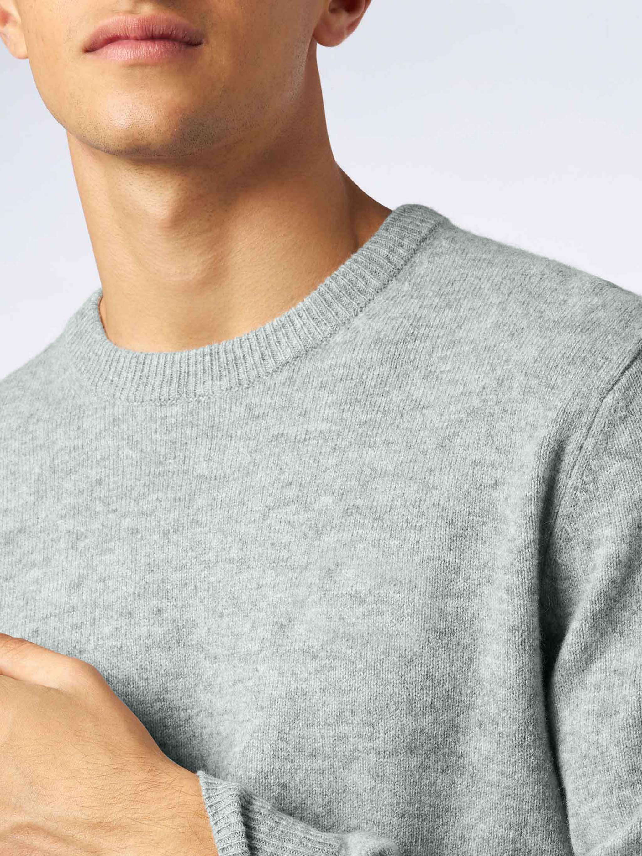 Pull Regent pour homme en pur cachemire gris chiné.