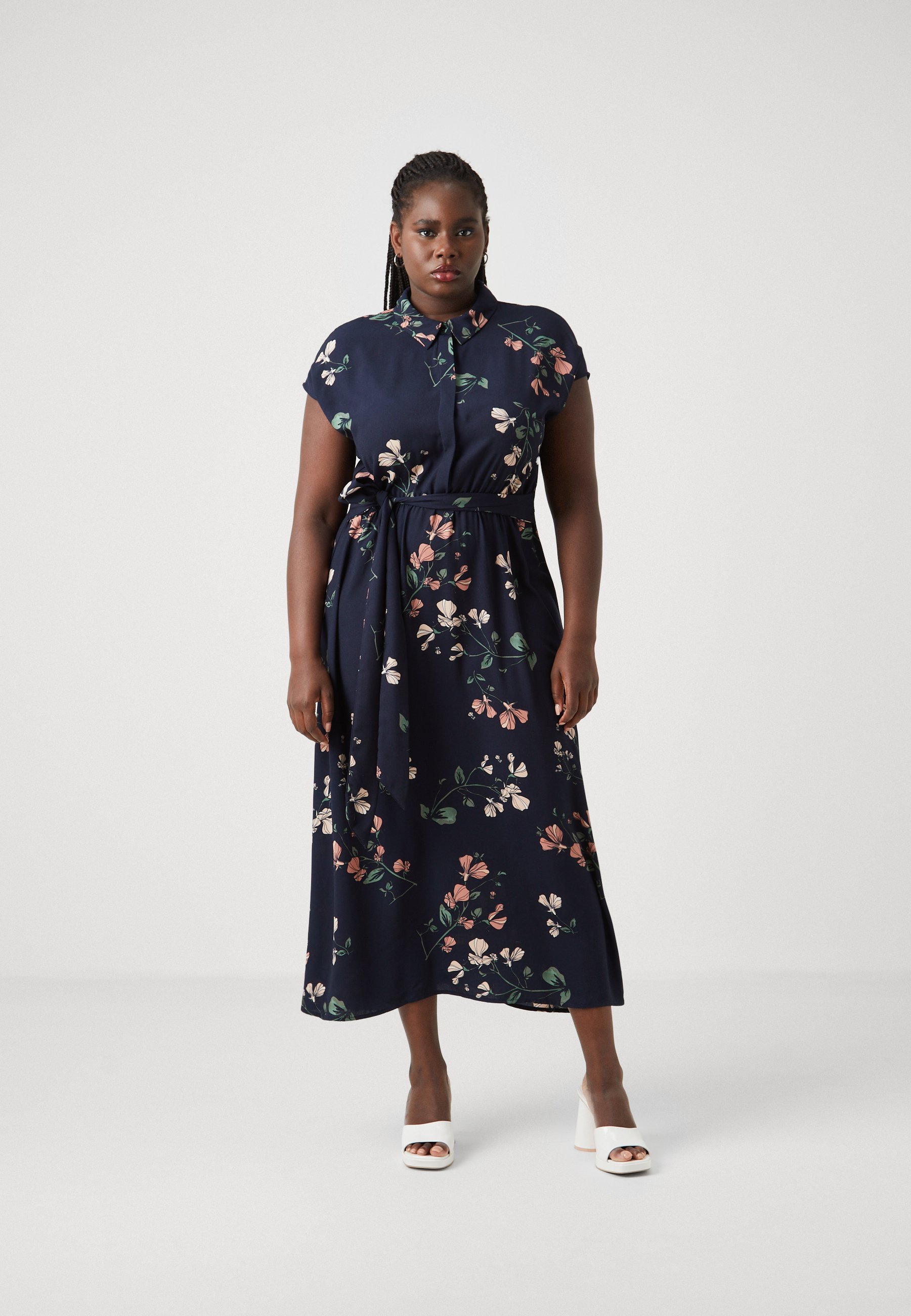 Vero Moda Curve VMNEWHALLIE ABITO LUNGO - Abito lungo - cielo notturno