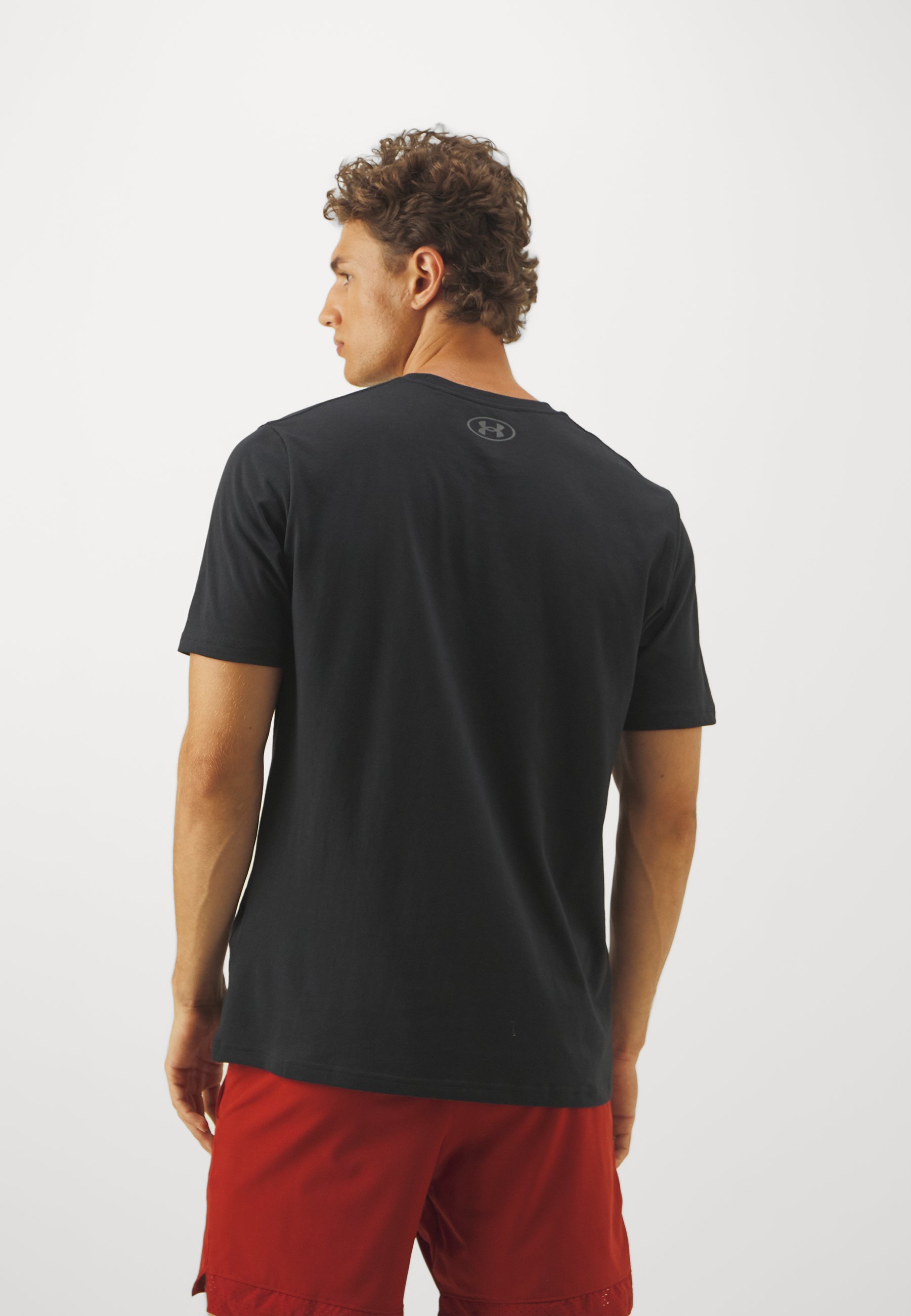 Under Armour BOXED - T-shirt met print - zwart/grafiet