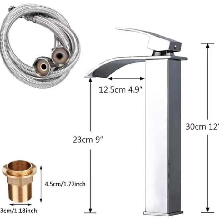 Rubinetto da bagno cromato, miscelatore per lavabo dal design moderno con acqua calda e fredda.