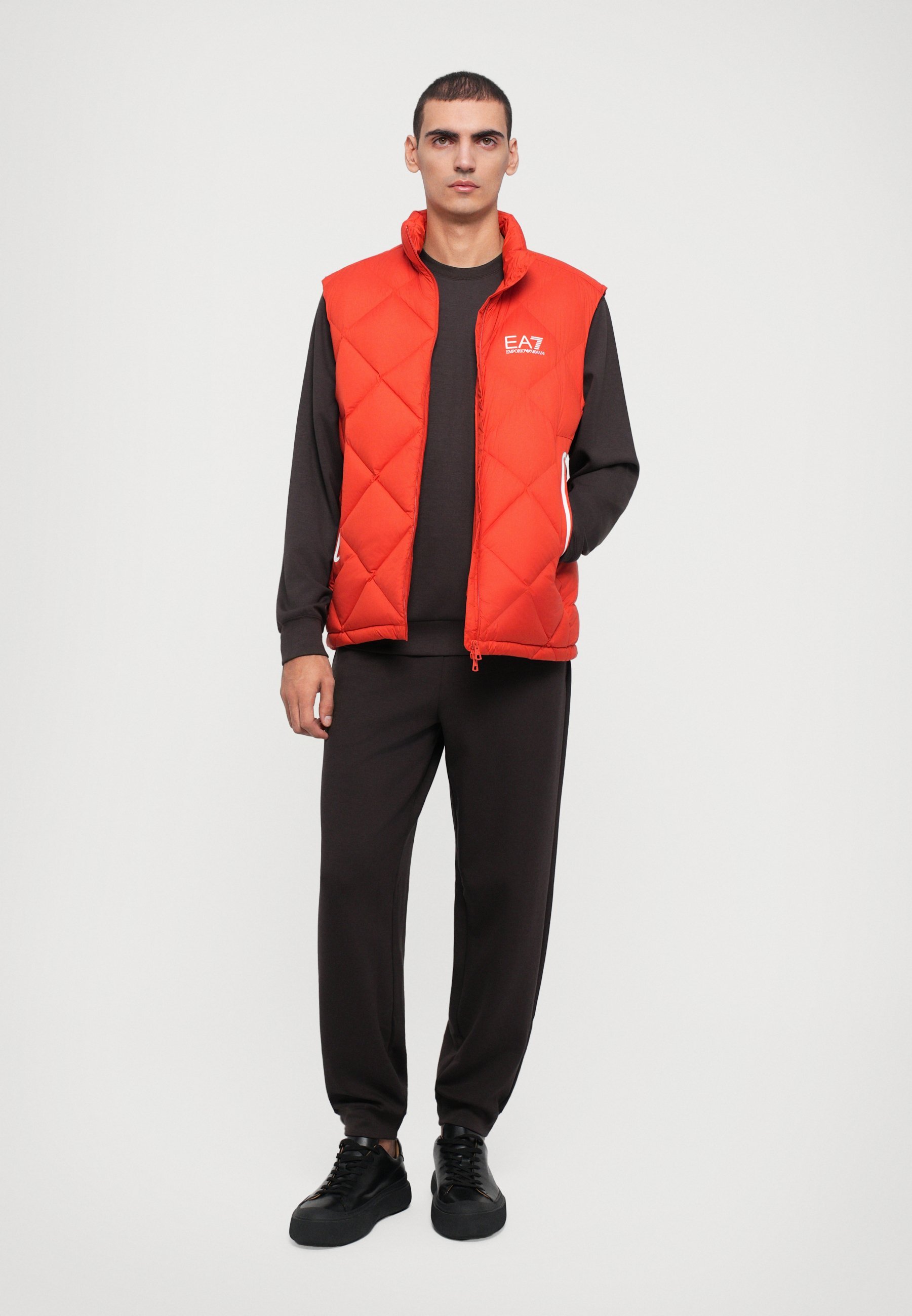 EA7 Emporio Armani MOUNTAIN QUILTED VEST - Gilet - lava fusa