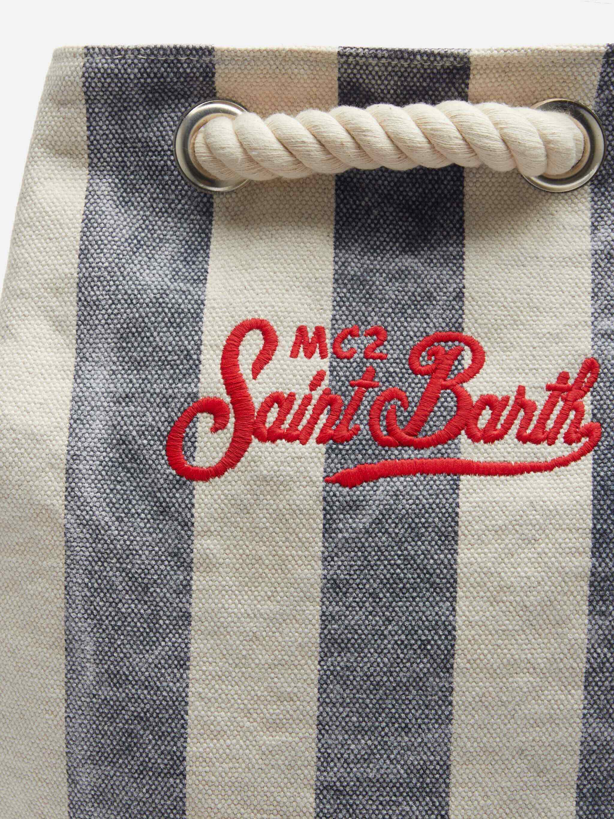 Bootvormige canvas rugzak | Wit-blauwe gestreepte print | MC2 Saint Barth logo print | Schouderbanden met koord | 100% katoen | MC2 Saint Barth