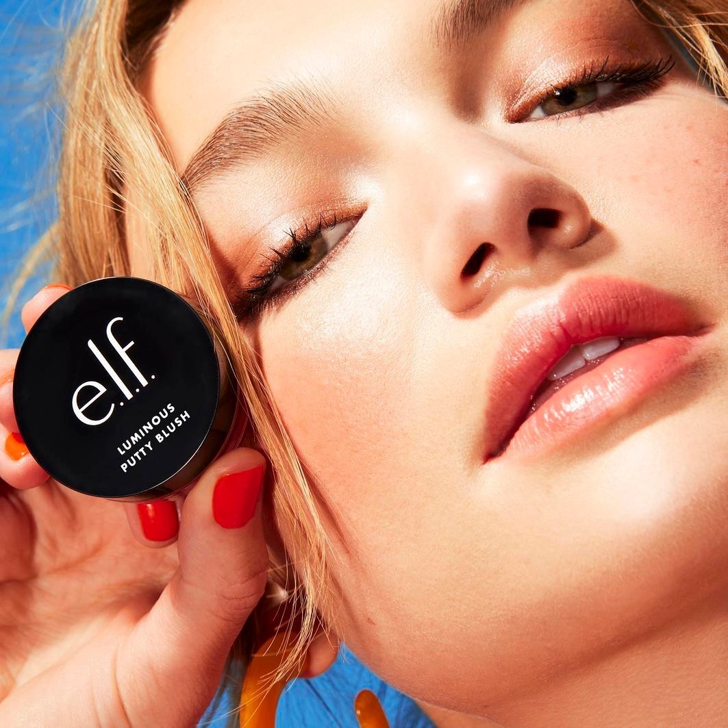 Žiarivá lícenka elf Cosmetics - 10 g
