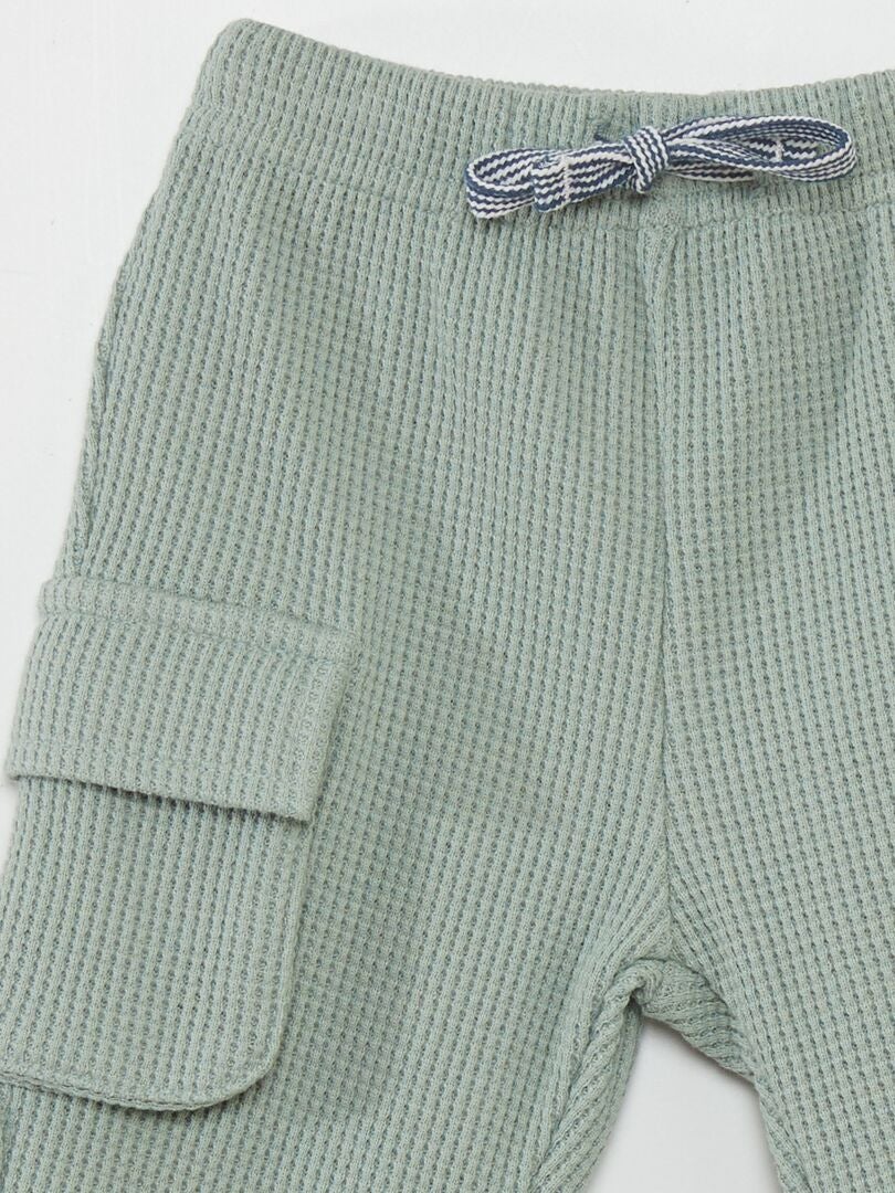 Pantalones deportivos con estampado de panal - VERDE