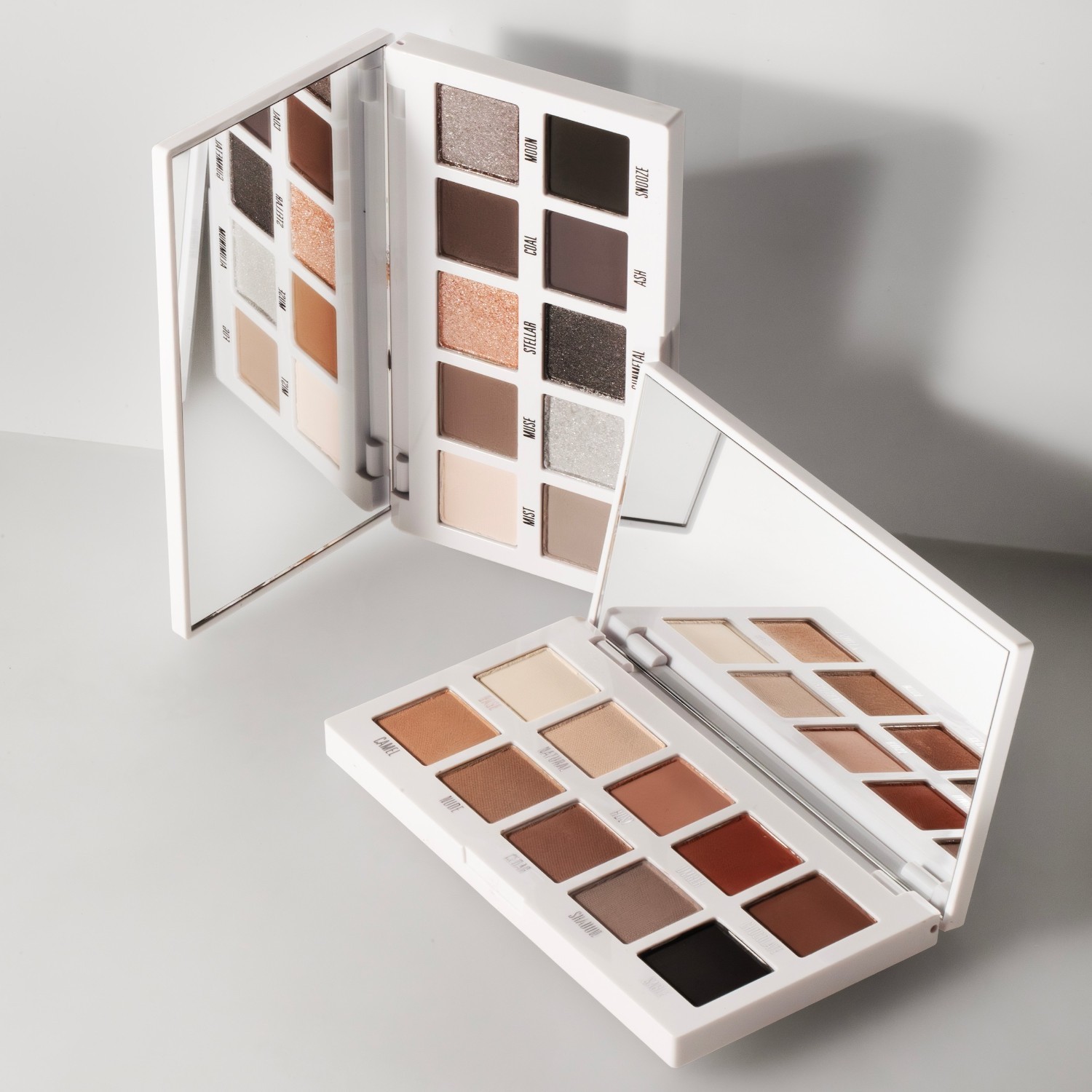 KYLIE COSMETICS Paleta senčil za oči »Smokey« (10 barv, 0,9 g – 9 g)