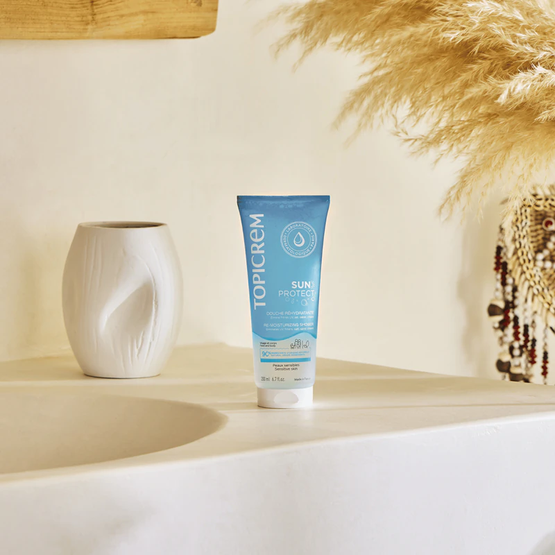 Topicrem Sun Protect Re-Moisturizing Shower, gel de banho hidratante para uso após exposição solar.
