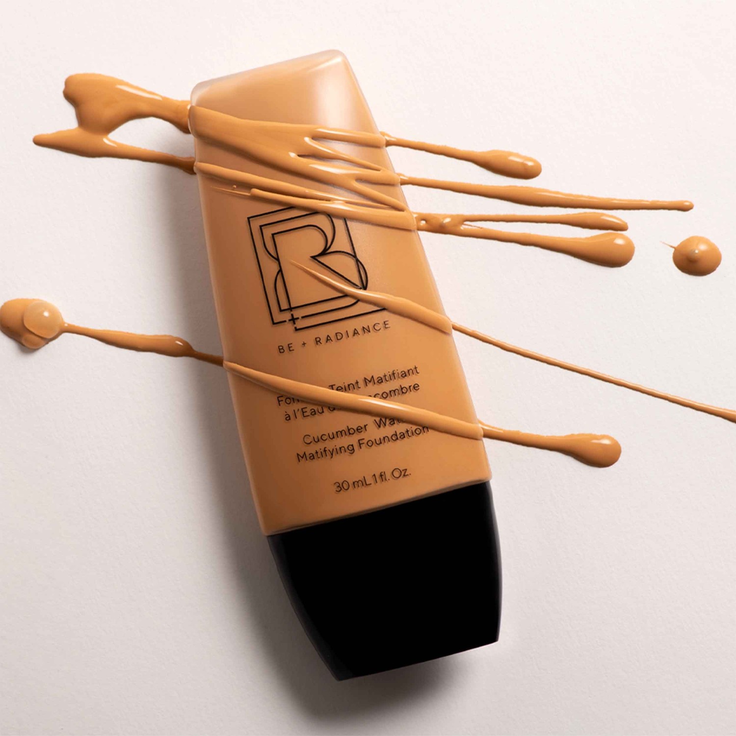 BE + Radiance Fond de Teint Matifiant à l'Eau de Concombre N°08