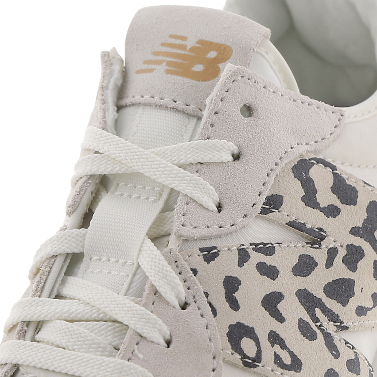 New Balance 327 -kengät siirtyivät