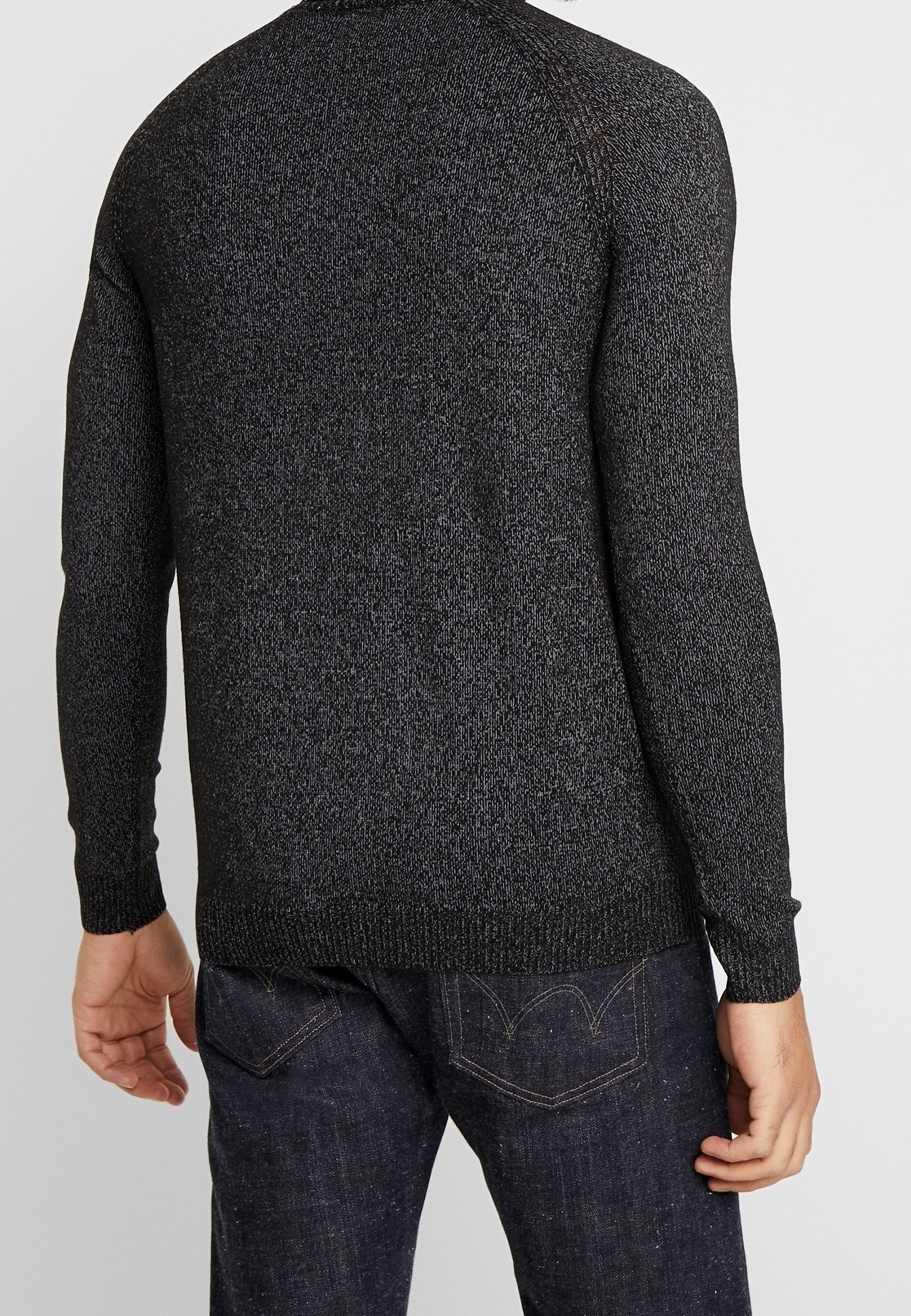De Rebel Jumper is opnieuw ontworpen - gevlekt antraciet.