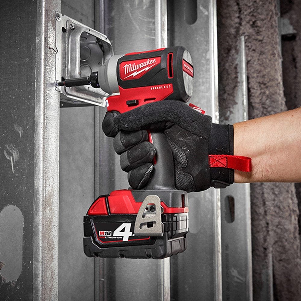 Chave de impacto sem escova MILWAUKEE 18 V com encaixe hexagonal de 1/4