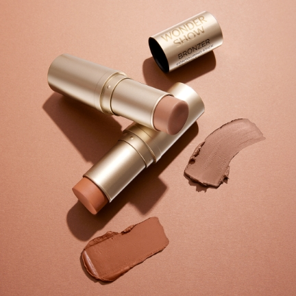 Eveline Cosmetics brīnumu izstāde